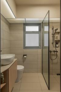 Modern Bathroom at 119B Alkaff Crescent