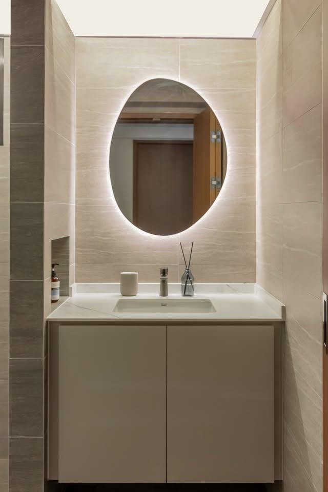 Modern Bathroom with Mirror and Bathroom Storage