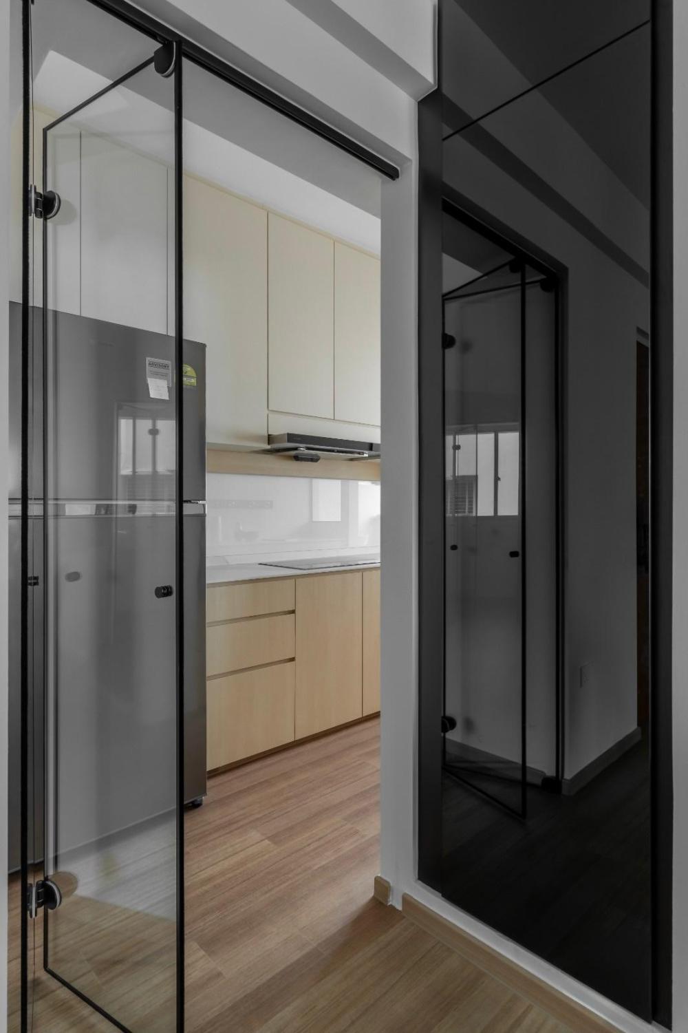 Modern Kitchen with Vinyl Flooring and Kitchen Cabinets