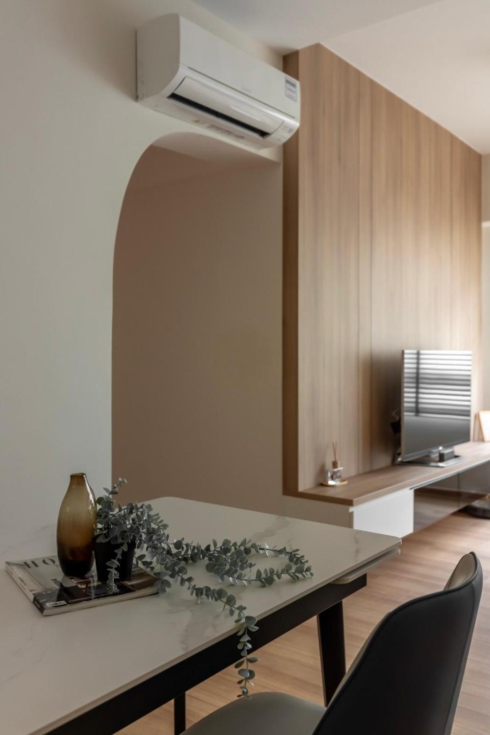 Modern Dining Room with Dining Table and Dining Chairs