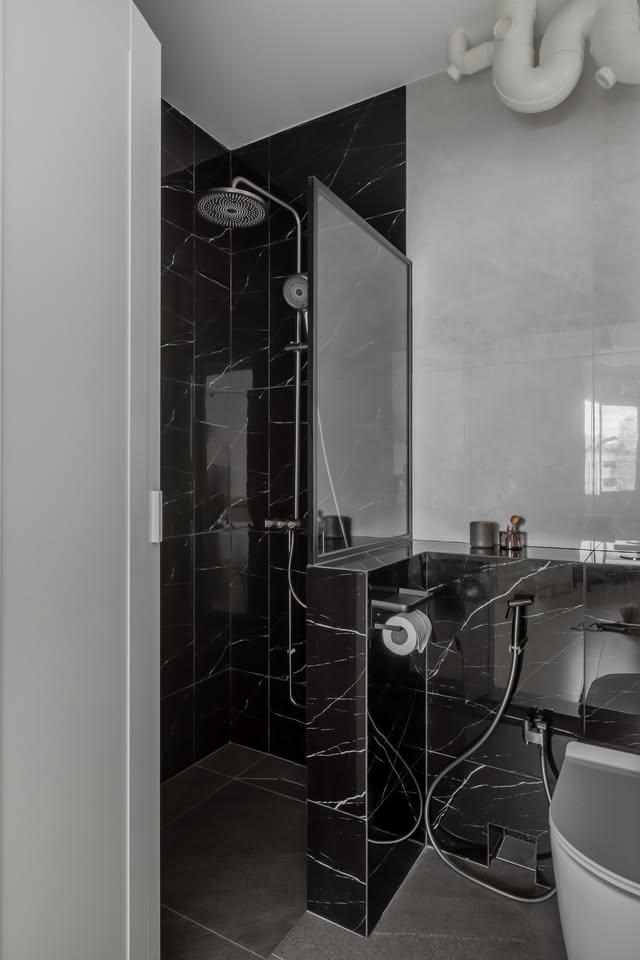 Modern Bathroom with Shower Screen and Rainshower