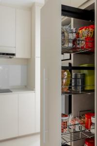 Modern Kitchen at 415 Woodlands St 41
