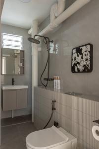 Modern Bathroom at 415 Woodlands St 41