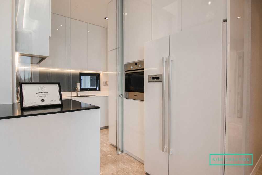 Contemporary Kitchen with Countertop and Homogeneous Tiles