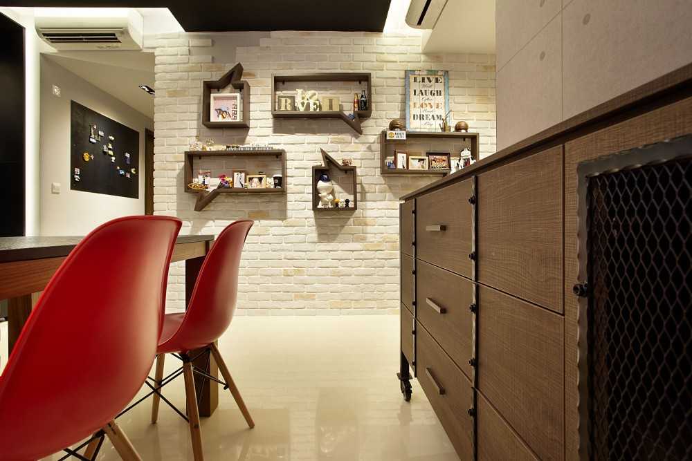 Eclectic Dining Room with Cove Lighting and Downlights