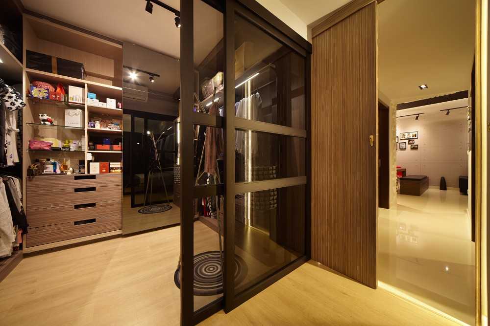 Eclectic Walk-in Wardrobe with Mirror and Wardrobe
