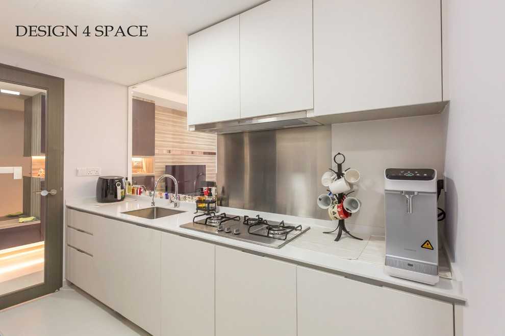 Modern Kitchen with Countertop and Homogeneous Tiles