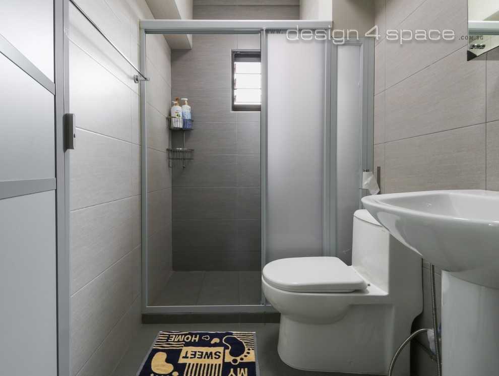 Contemporary Bathroom with Homogeneous Tiles and Parquet Floor
