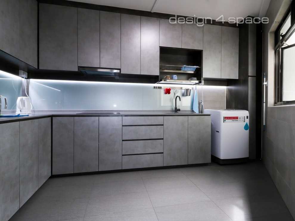 Contemporary Kitchen with Vinyl Flooring and Homogeneous Tiles