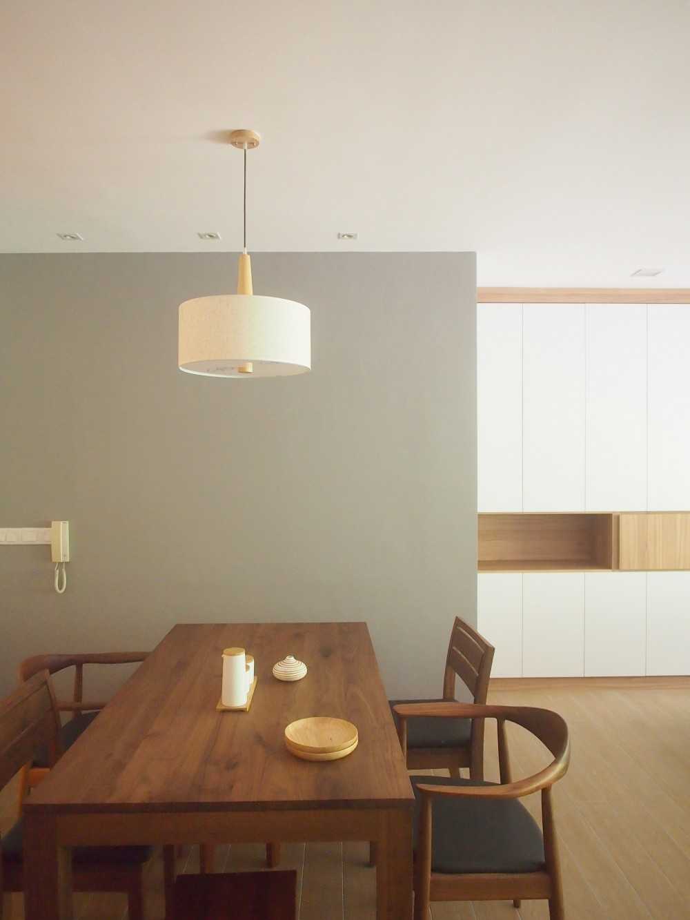 Scandinavian Dining Room with Drop Light and Ceiling Light