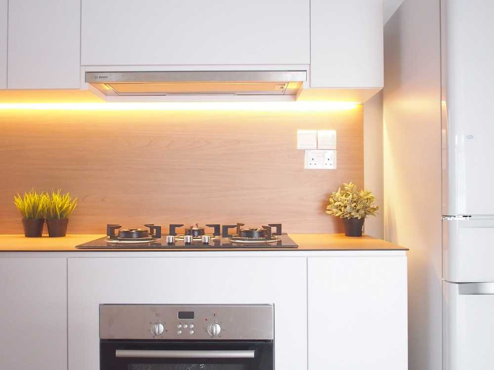 Modern Kitchen with Countertop and Kitchen Island