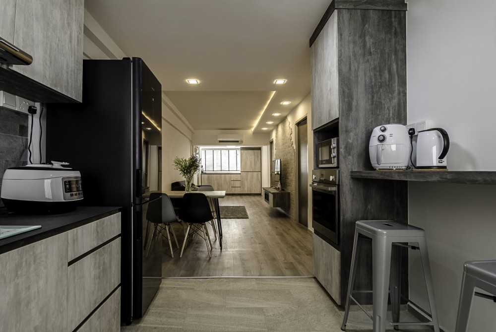 Industrial Kitchen with Homogeneous Tiles and Open Kitchen