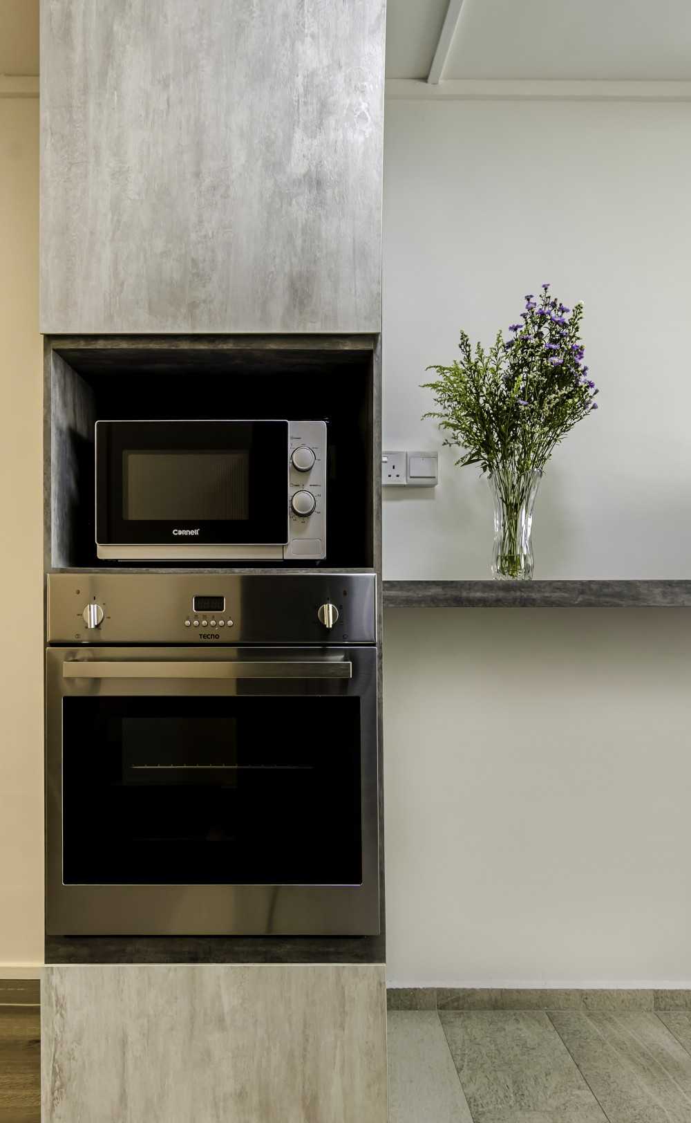 Industrial Kitchen with Homogeneous Tiles and Breakfast Counter