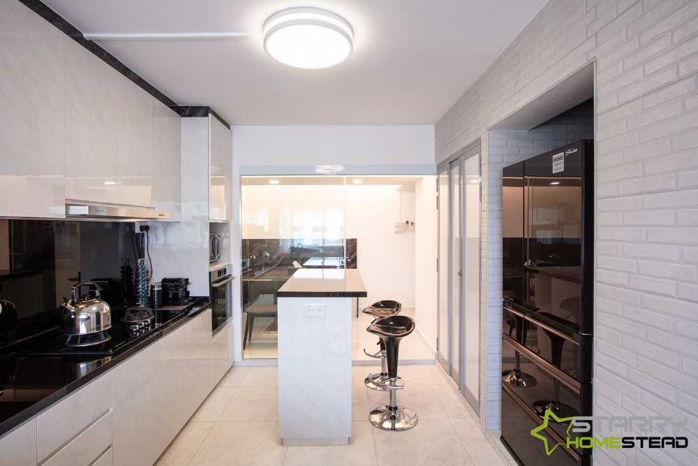 Modern Kitchen with Kitchen Island and Kitchen Cabinets