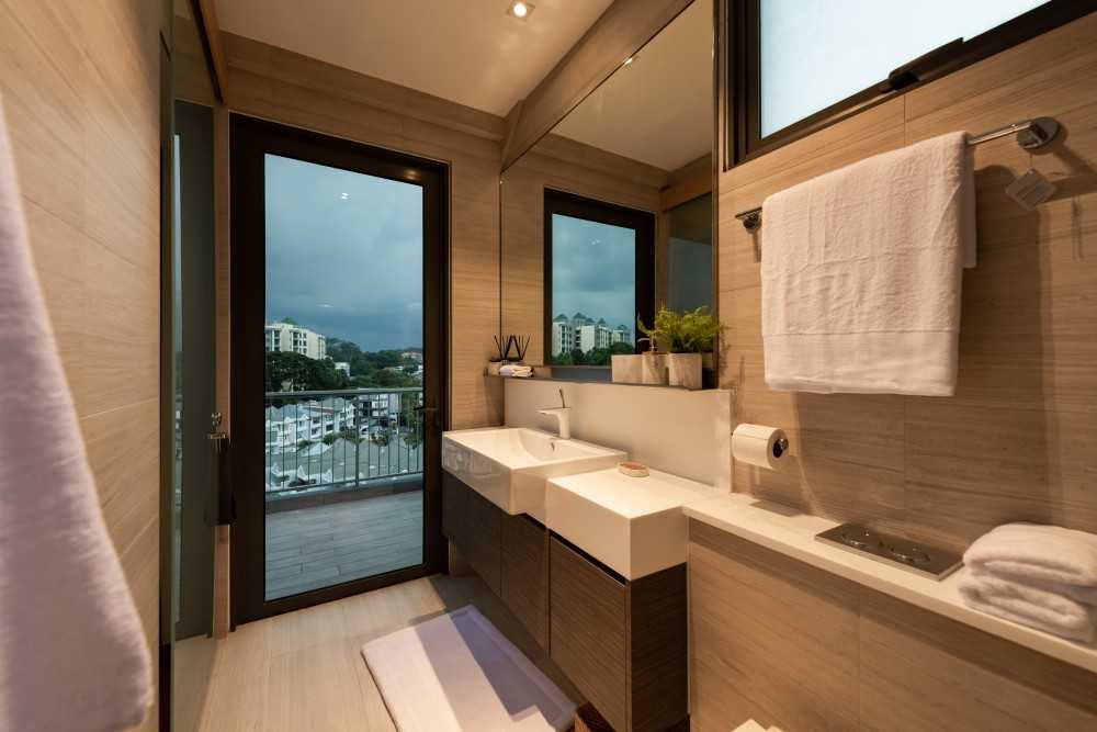 Scandinavian Bathroom with Countertop and Mirror