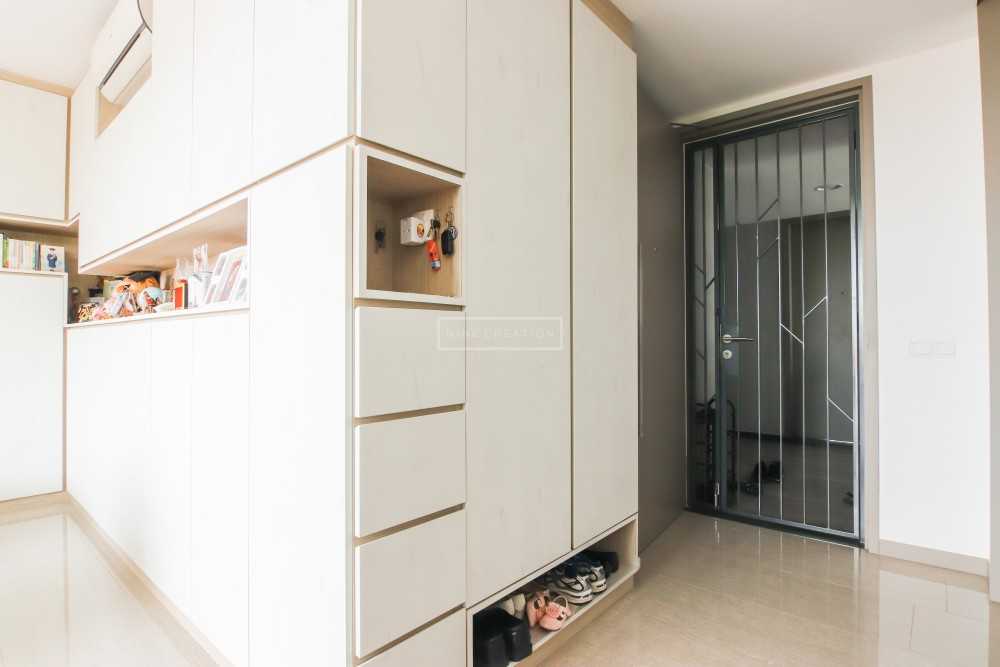 Scandinavian Entryway with Shoe Rack and Small Storage