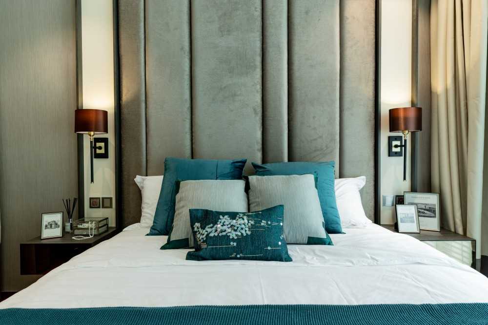 Contemporary Bedroom with Platform Bed and Flooring