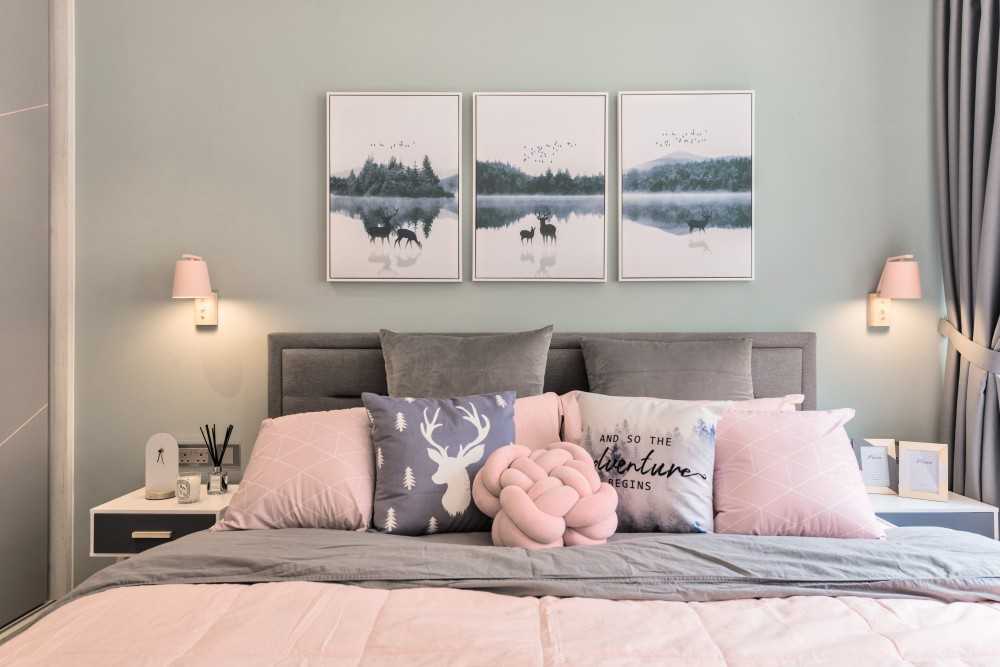 Scandinavian Bedroom with Vinyl Flooring and Closet