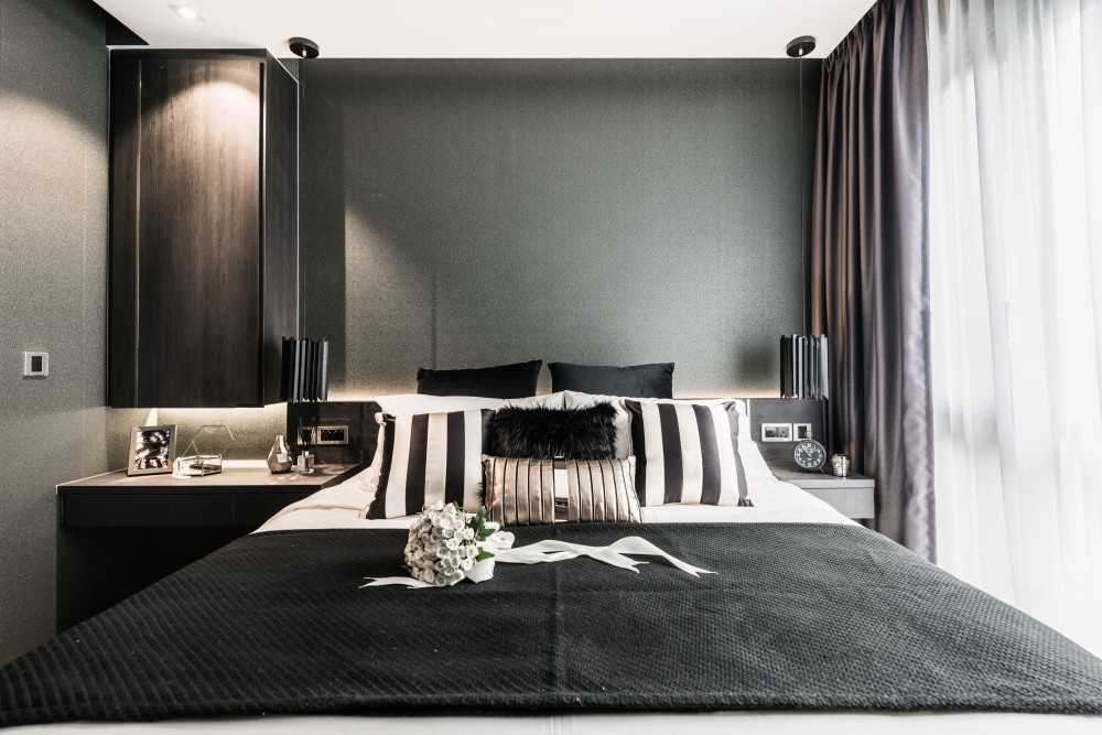 Eclectic Bedroom with Built-in Bed and Closet