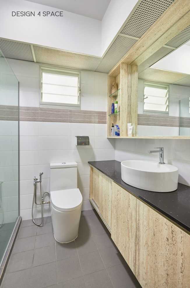 Modern Bathroom with Homogeneous Tiles and Herringbone Tiling