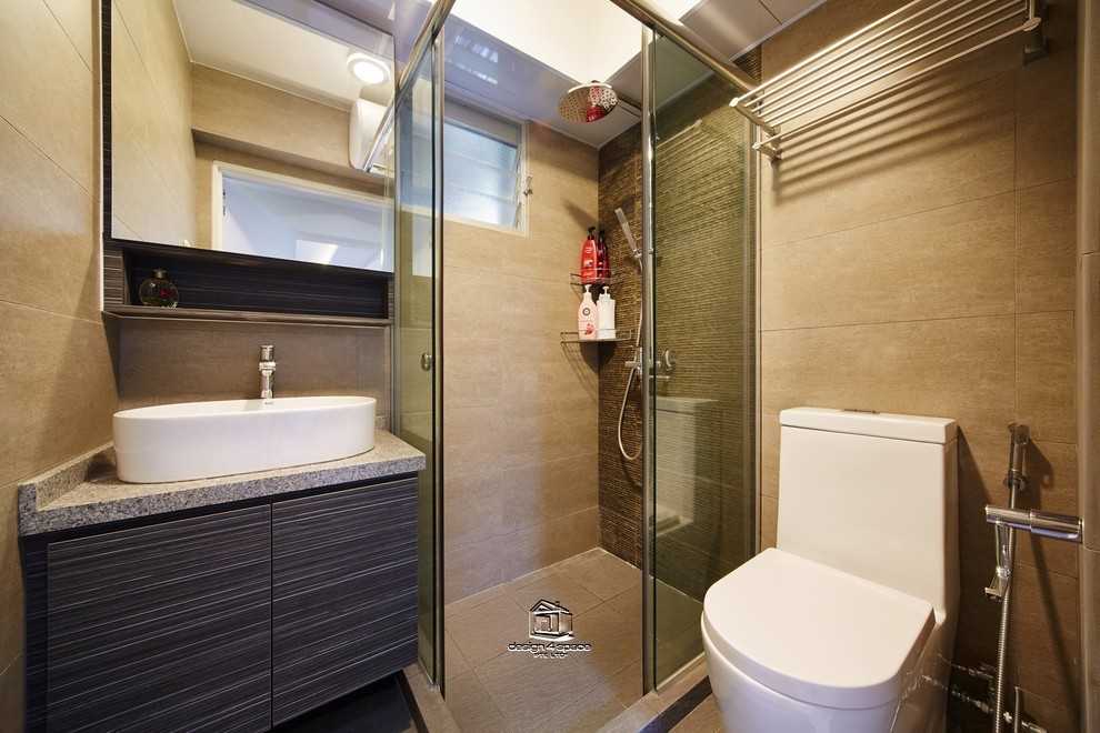 Modern Bathroom with Homogeneous Tiles and Mirror