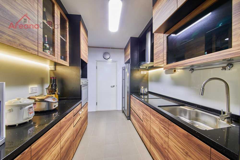 Contemporary Kitchen with Homogeneous Tiles and Open Kitchen