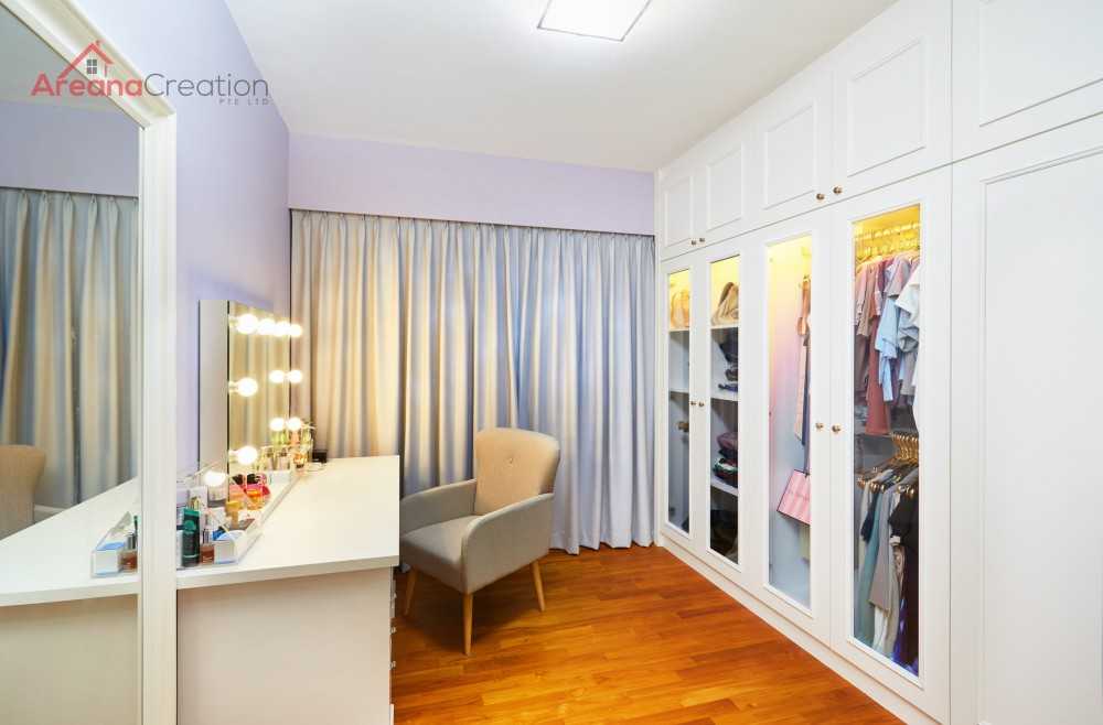 Transitional Walk-in Wardrobe with Mirror and Wardrobe