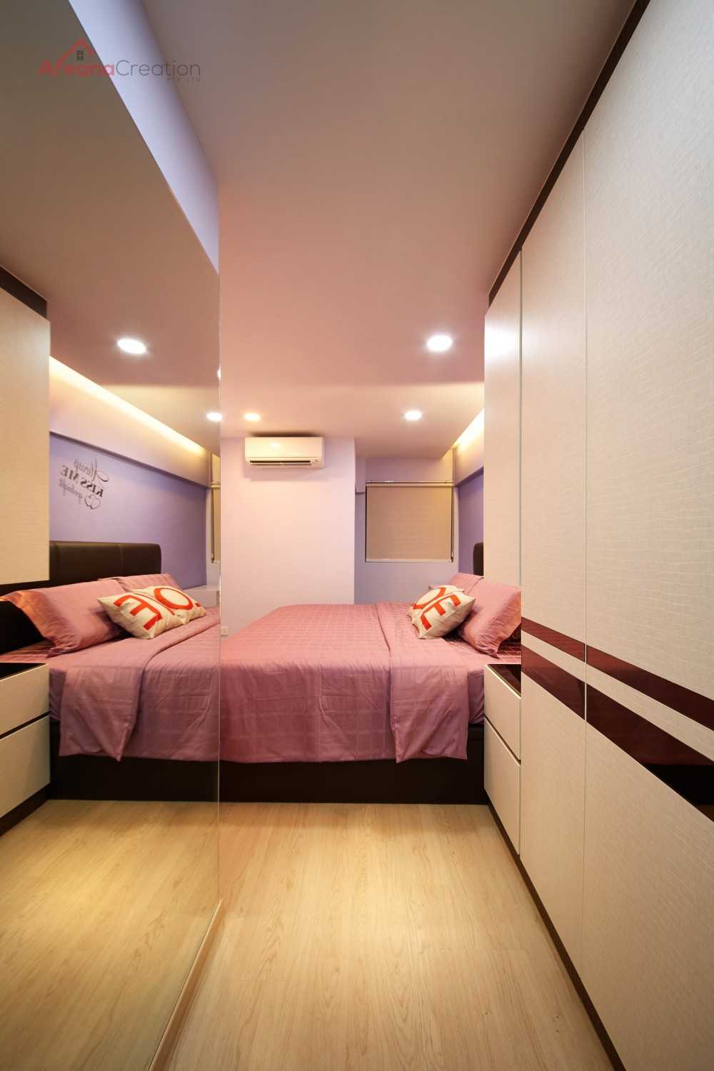 Industrial Bedroom with Vinyl Flooring and Homogeneous Tiles