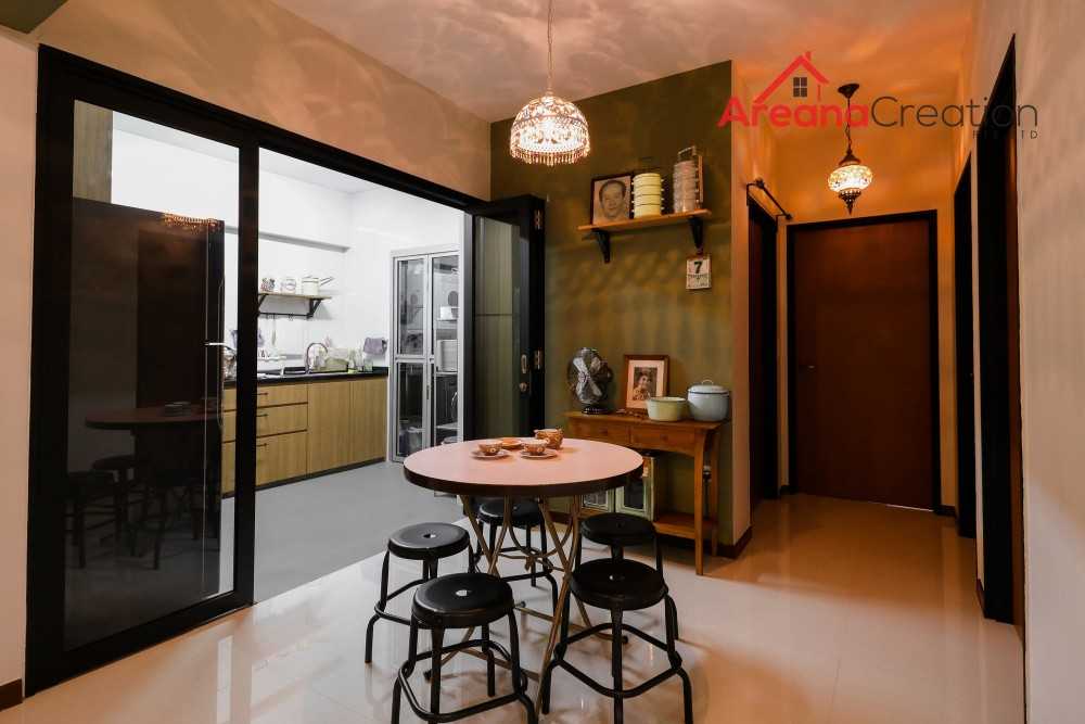 Vintage Dining Room with Dining Table and Dining Chairs