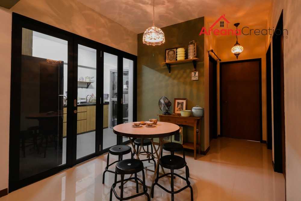 Vintage Dining Room with Dining Table and Dining Chairs