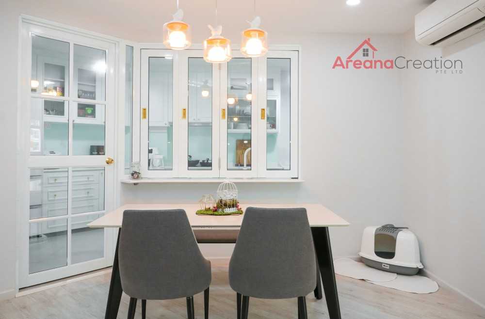 Minimalist Dining Room with Dining Table and Dining Chairs